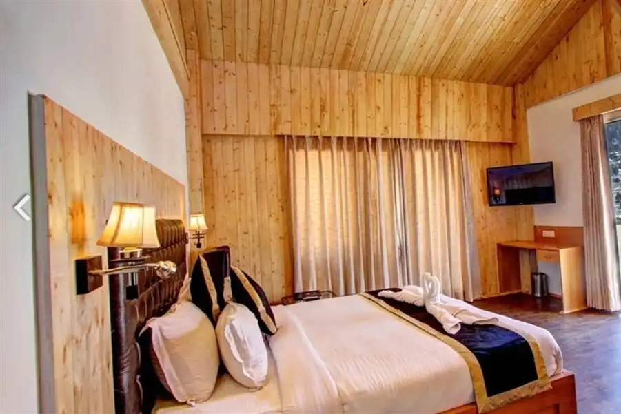 Hill County Resort and Spa Manali Maharaja suite room